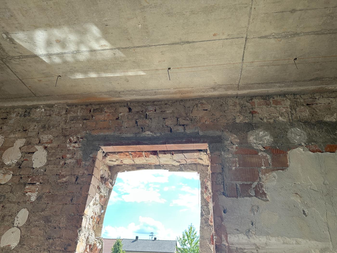 Die erste neue Fensteröffnung