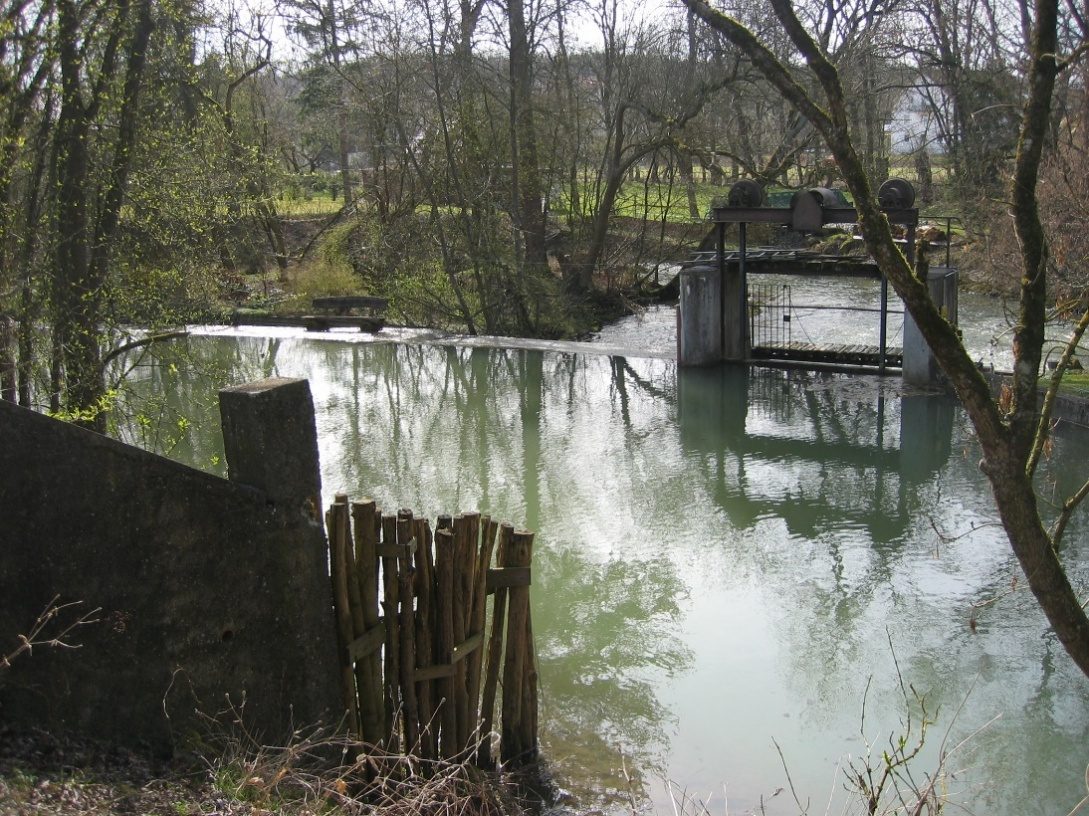 Das Egau-Wehr der Oberen Mühle